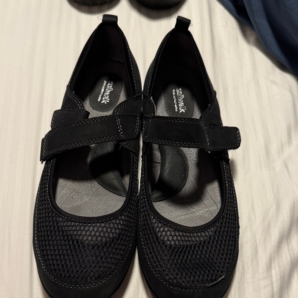 SoftWalk Black Mesh Flats